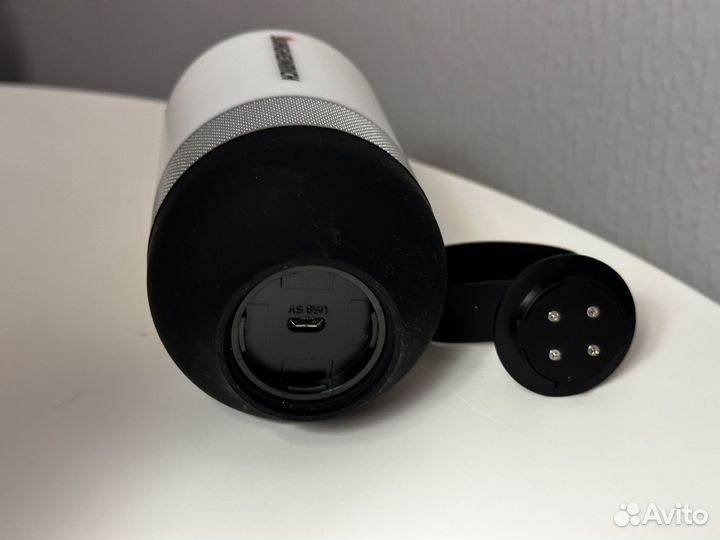 Музыкальная колонка с подсветкой новая