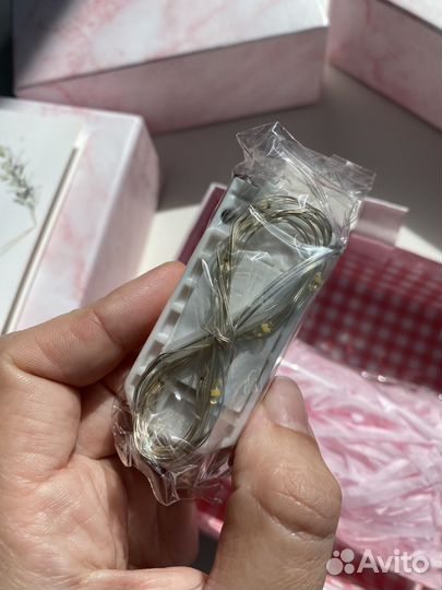 Коробка подарочная с гирляндой