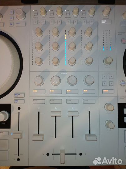 Traktor Kontrol S4 MK3 Vapor Gray