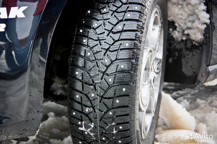 Bridgestone Blizzak Spike-02 215/65 R17