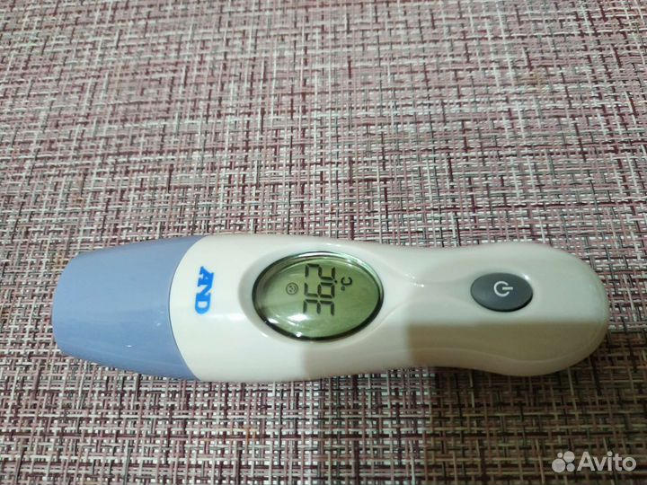 Бесконтактный инфракрасный термометр