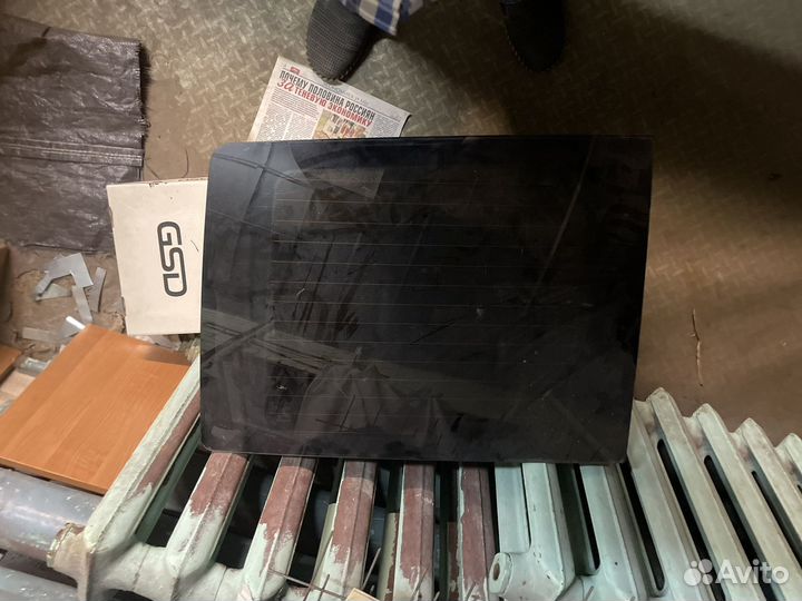 Стекло на левую заднюю даерь мерседес Vito 639