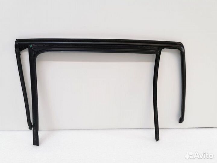 Молдинг двери задний правый Mercedes-Benz