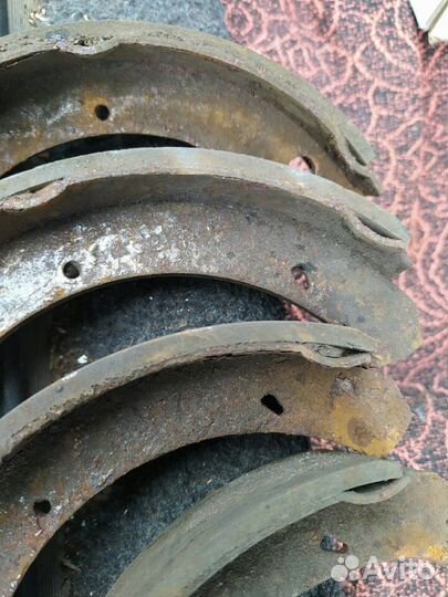 Продаю задние колодки комплект, барабан 1 шт