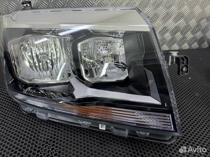 Фара правая Volkswagen Crafter 2 2023 7C2941006