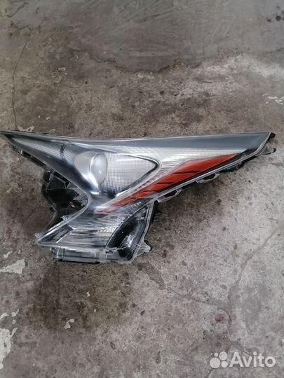 Передние фары на Приус 50 кузов