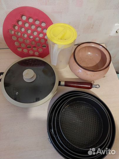 Чугунная сковорода, формы для выпечки, казанок