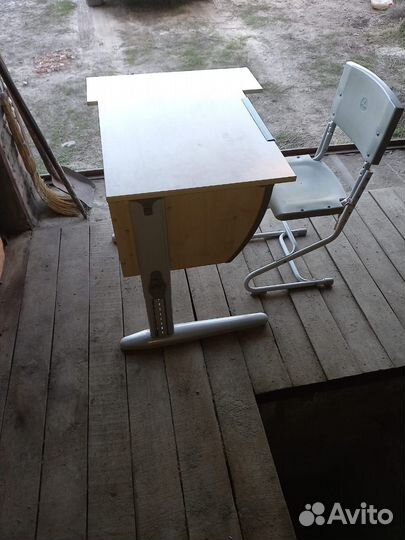 Письменный стол для школьника бу
