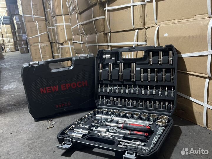 Набор инструментов для авто в чемодане 94