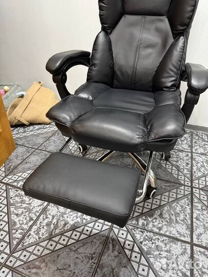 Компьютерное кресло Status, цвет черный