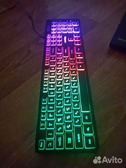 Игровая клавиатура с подсветкой и мышь