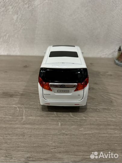 Машинка коллекционная.Масштаб 1:24, длина 20 см