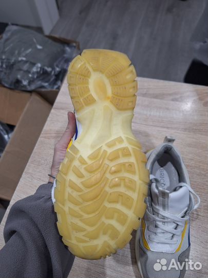 Кроссовки женские