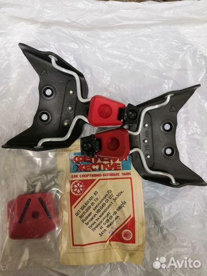 Лыжи беговые с палками. Новые СССР