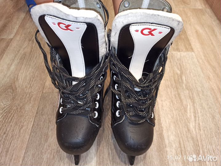 Коньки хоккейные