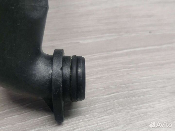 Патрубок системы охлаждения Mercedes M271