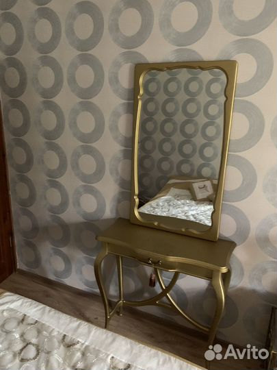 Консольный стол с зеркалом