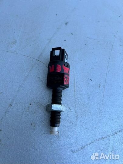 Датчик включения стопсигнала Chevrolet Niva