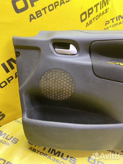 Обшивка передней правой двери Peugeot 207 хэтч