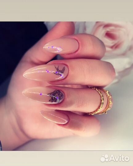 Маникюр с покрытием лаком