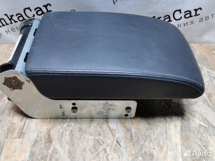 Подлокотник Volkswagen Tiguan 5N1 cbab 2009