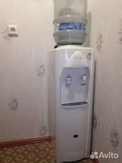 Кулер для воды напольный