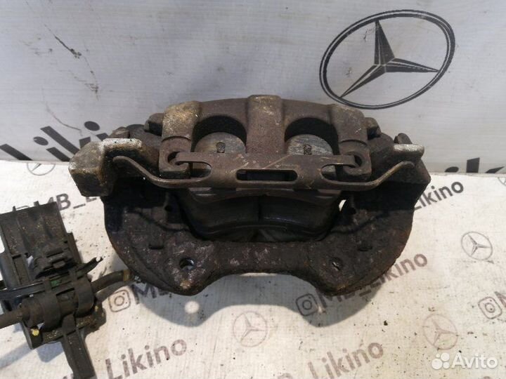 Суппорт передний левый Mercedes Ml W164