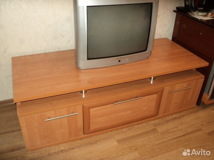 Продаю тумбу в гостиную, под телевизор