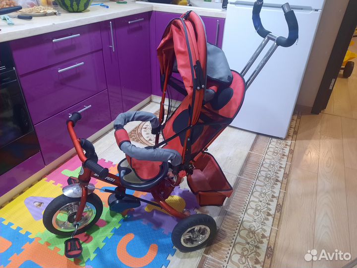 Детский велосипед с ручкой