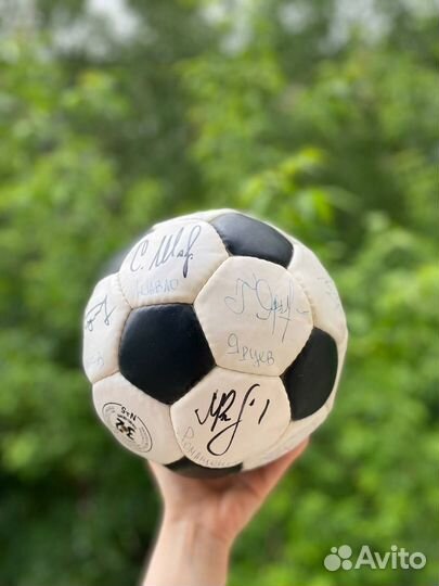 Мяч с автографами Спартака