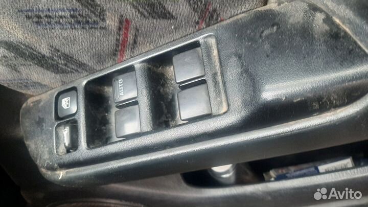 Блок стеклоподъёмников на Nissan Primera P 11