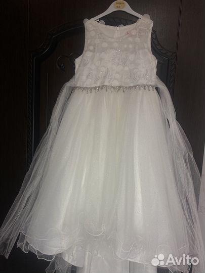 Платье белое