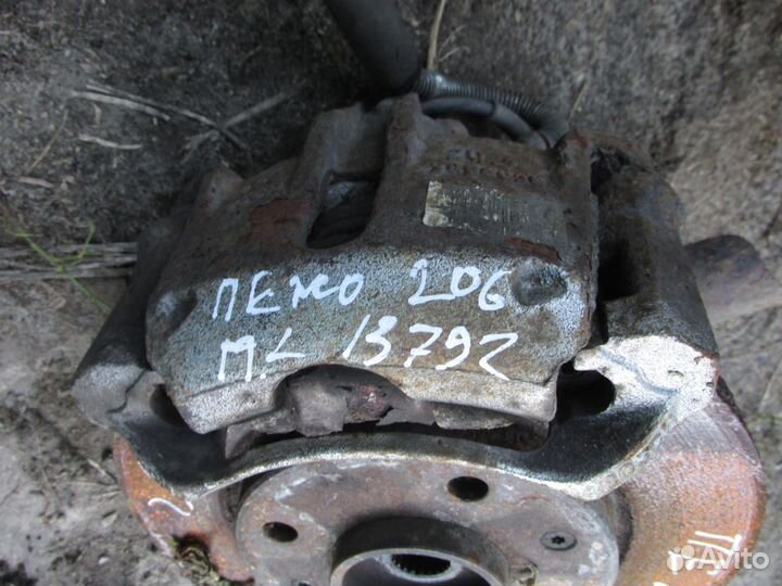 Пежо 206 Кулак передний 364652