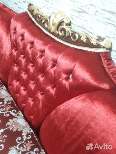 Диван + два кресла. Дубовый каркас. Новое