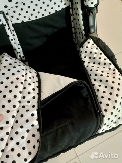 Коляска прогулочная всесезонная