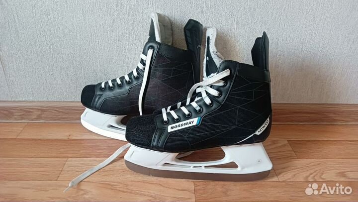 Коньки хоккейные