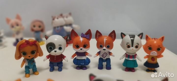 Автобус, школа, фигурки кошечки-собачки