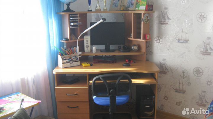 Компьютерный стол