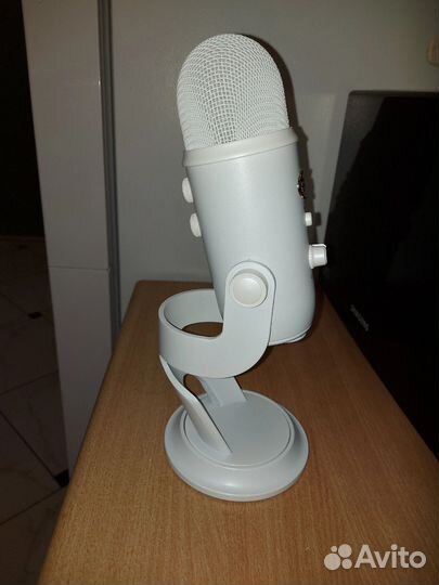 Usb микрофон Logitech blue yeti белый