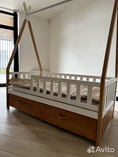 Детская кровать домик бу