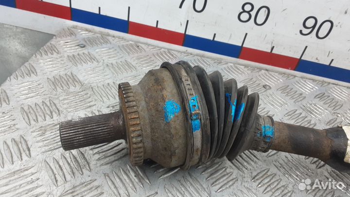 Полуось передняя правая (приводной вал, шрус)