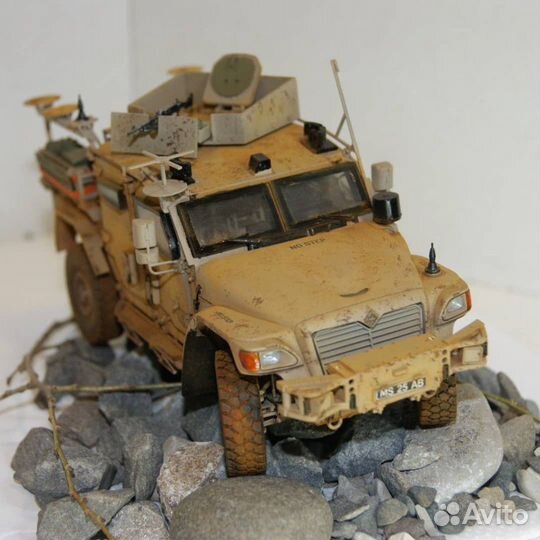 Модель броневика Husky TSV