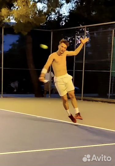 Тренер по большому теннису