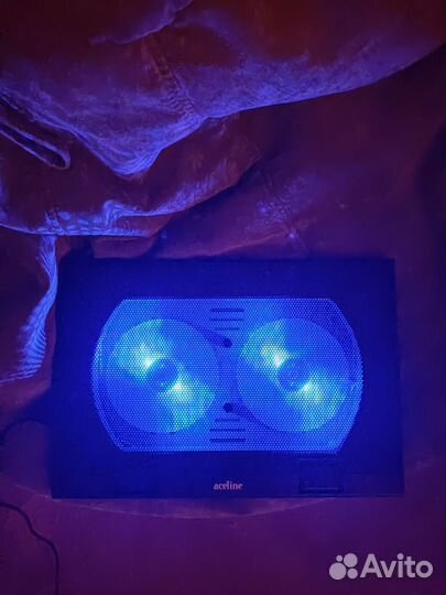 Подставка с охлаждением