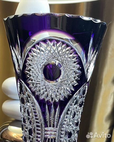 Хрустальная ваза из цветного хрусталя