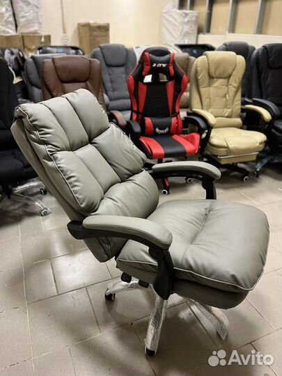 Офисное кожаное кресло руководителя