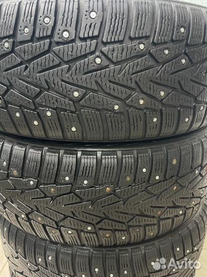 Nokian Tyres Hakkapeliitta 7 215/60 R17