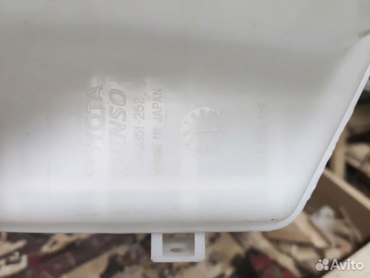 Бачок омывателя Toyota auris 252