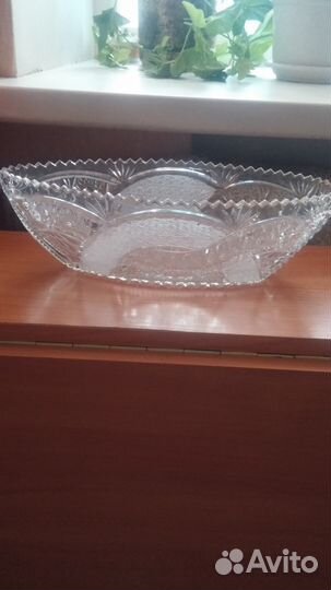 Хрустальные фужеры, салатники, 2 конфетницы