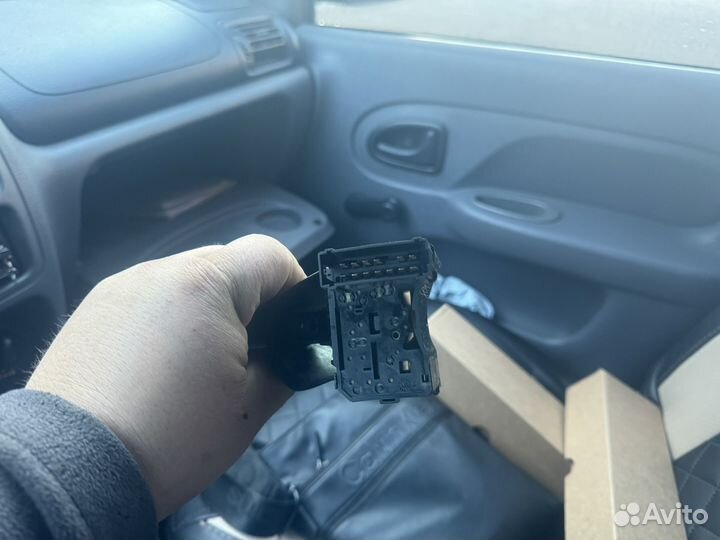 Додрулевой выключатель дворников Reno clio